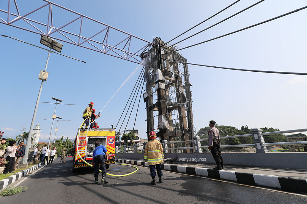 jwmbatan terbakar